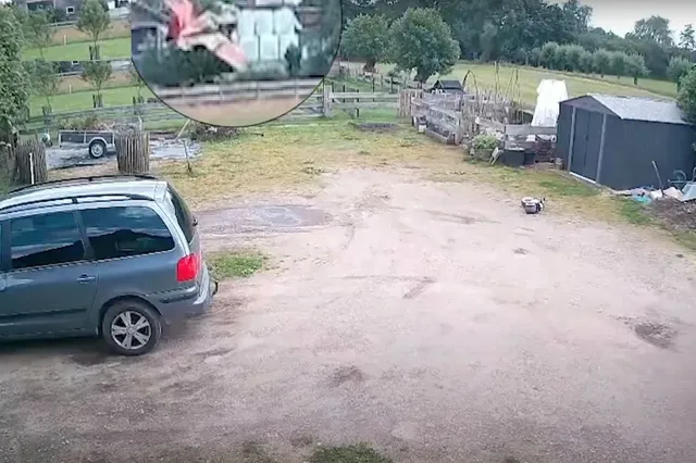 Beelden: vliegtuig stort neer op boerderij in Ederveen