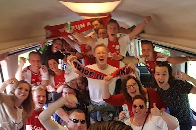 Ajax-fans door Feyenoorder belaagd in de trein (video)