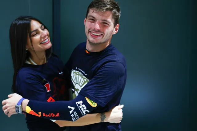 Vriendin Max Verstappen hint op huwelijk in 2025