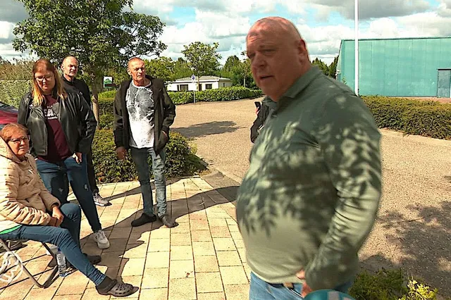 Peter Gillis trapt bewoners van vakantiepark: 'Anders bel ik de politie!'