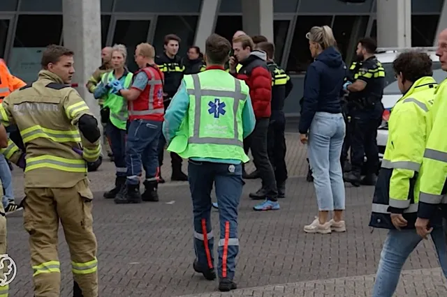 Vitesse-fans massaal onwel na vuurwerkchaos: Paniek en ziekenhuizen ingeschakeld