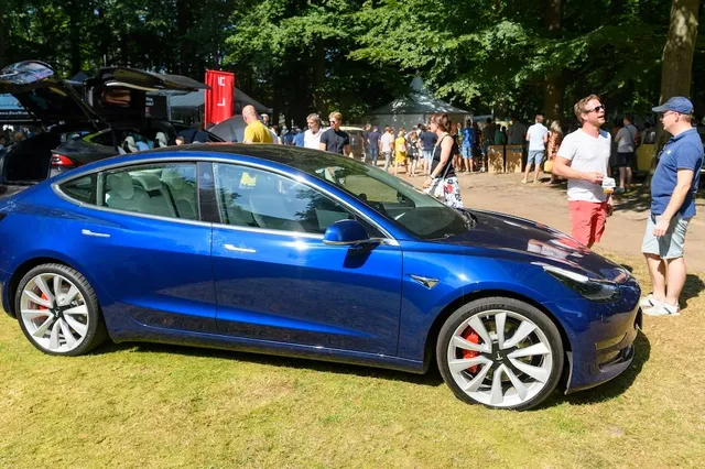 Wegenbelasting elektrische auto: overheid maakt dure rekenfout en laat burger betalen