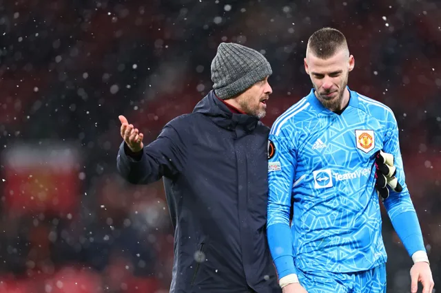 Oud-keeper van United steekt de draak met Erik ten Hag na ontslag