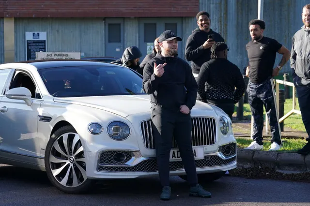 Gevangenen rijden direct na vrijlating weg in luxe auto's