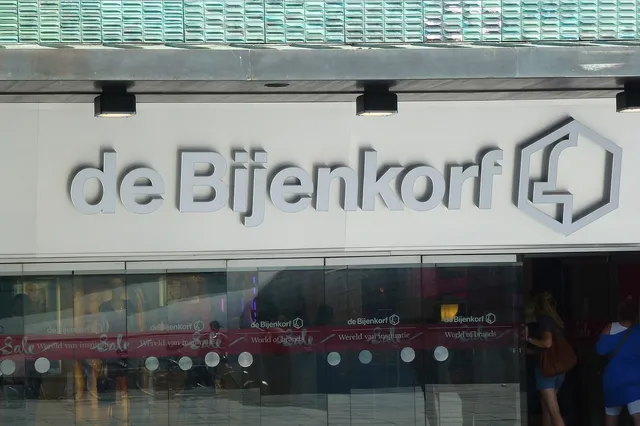Politie massaal aanwezig na heftige overval Bijekorf