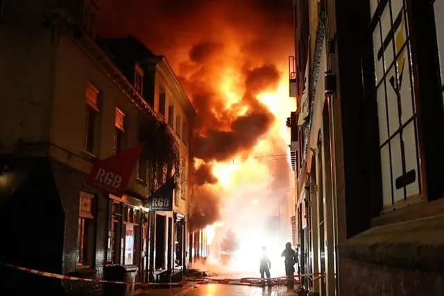 Arnhem: Tien historische panden verwoest na gigantische brand