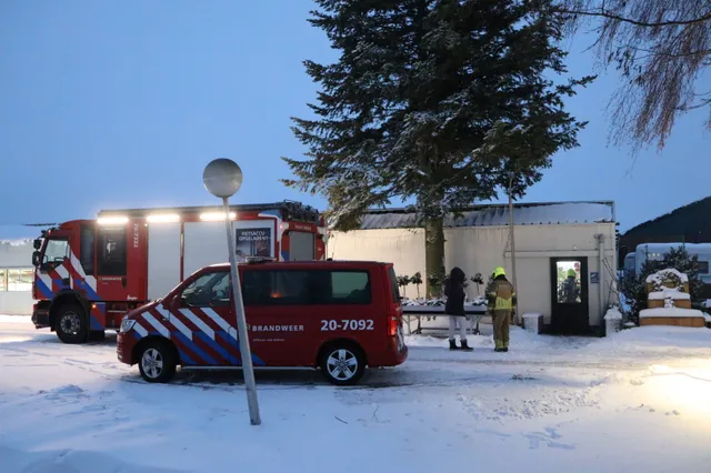 Deel kassencomplex bloemsierkunst Ilyas bezwijkt onder sneeuw