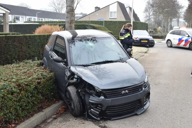 83-jarige gewond bij aanrijding met 45-kilometerauto in Ammerzoden