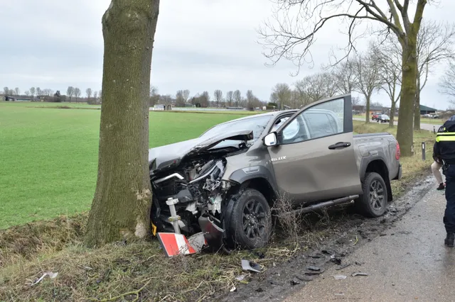 Kop staartbotsing op kruising N382 bij Hedel