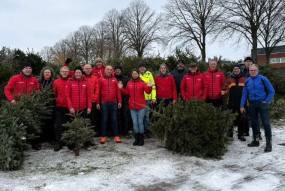 Bommelerwaard Runners zamelen recordbedrag in met kerstbomenactie