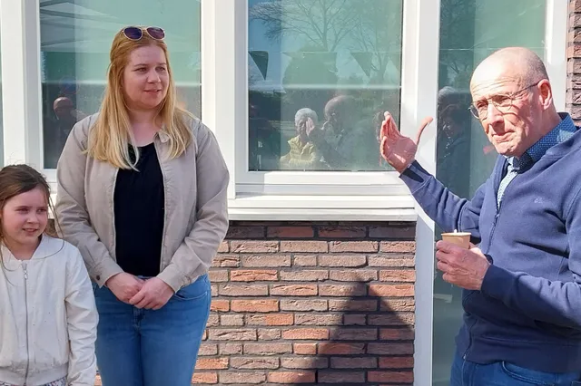 Opening minibieb bij Gemeenschapshuis Baekerhoes