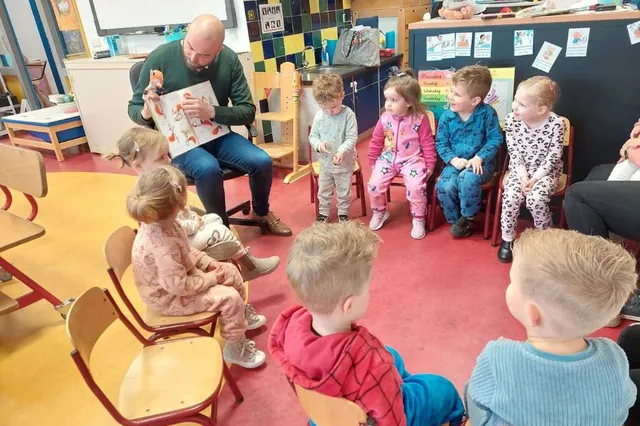 De Nationale Voorleesdagen: burgemeester en wethouders lezen voor uit Prentenboek van 2024