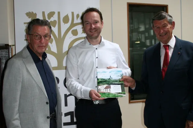 Ondernemingsplan 'Aod Thoear' aangeboden aan wethouder Cretskens