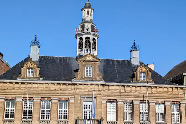 Een kijkje achter de schermen in het stadhuis van Roermond: de beiaardier aan het werk