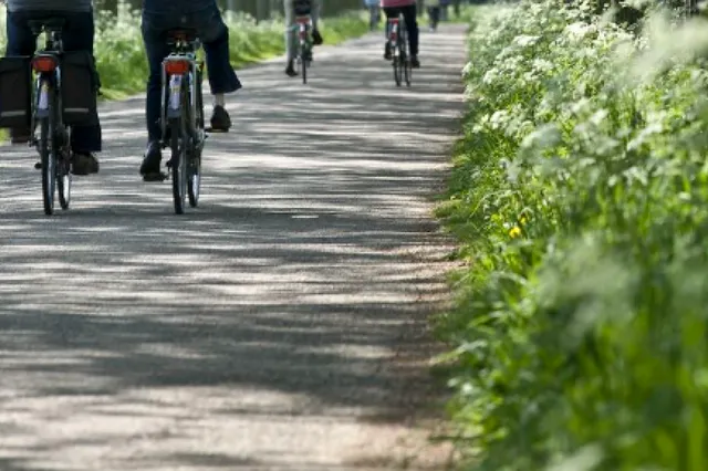 Onderhoudswerkzaamheden aan fietspad in Heel