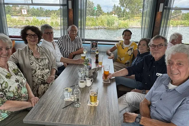 Echtparen vieren 50ste huwelijksdag op gouden huwelijksboot