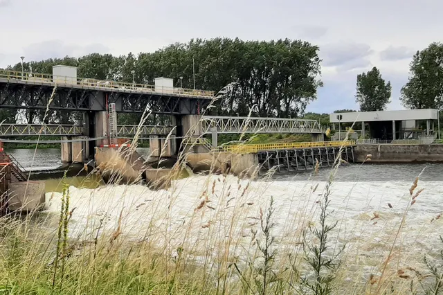 Onderhoud sluizen en stuw Linne en Heel