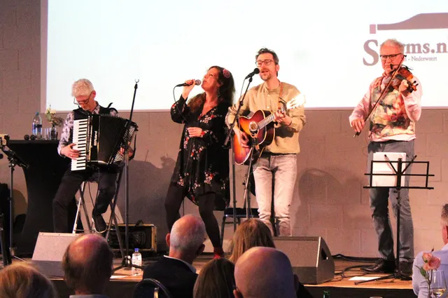 Qolorido speelt Evergreens in Openluchttheater Thorn
