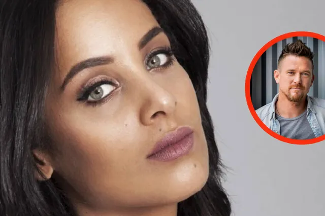 Johnny de Mol kijkt wel heel verliefd naar Dyantha Brooks op deze foto