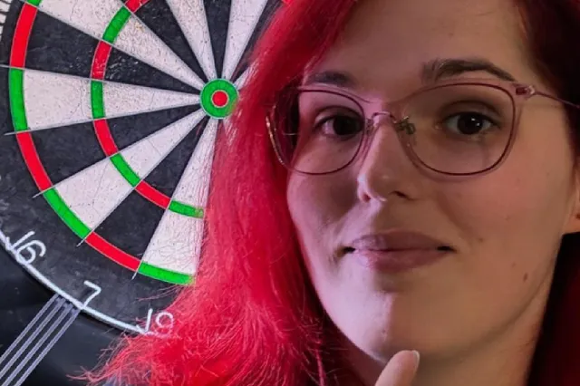 Trans darter Noa-Lynn van Leuven is meest besproken deelnemer op Grand Slam of Darts (maar om de verkeerde redenen!)