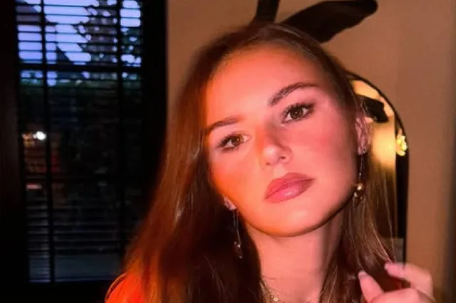 Puck Moonen sluit zichzelf op in donkere kamer en gaat vlug op en neer (video)