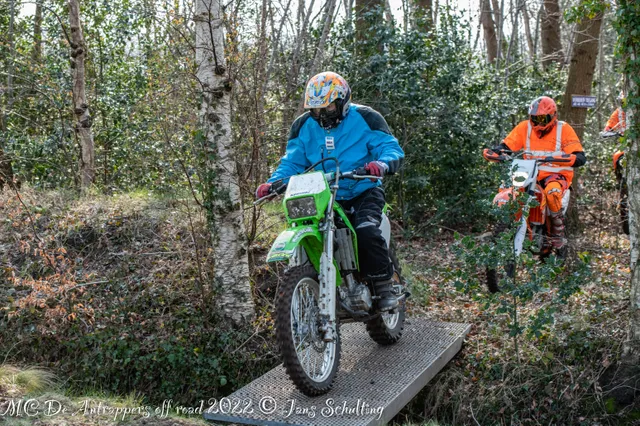 Mini-offroadrit Antrappers over Meppeler grond en met lotgenoten uit Ruinen