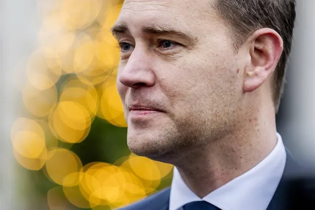 Heinen zet voorbereidingen privatisering Volksbank door