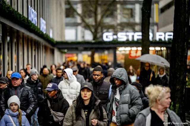Consumenten opnieuw negatiever in december