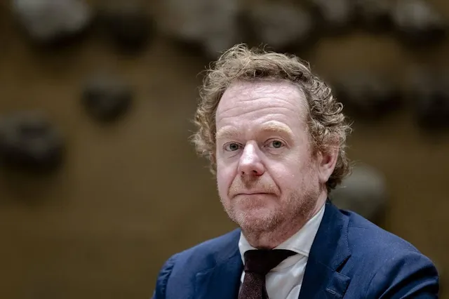 Minister Van Weel: vuurwerkverbod lost niet alles op