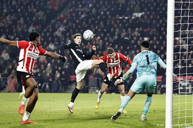 Koploper PSV speelt bij hervatting Eredivisie gelijk tegen AZ