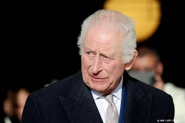 Koning Charles zonder Camilla bij herdenking Auschwitz