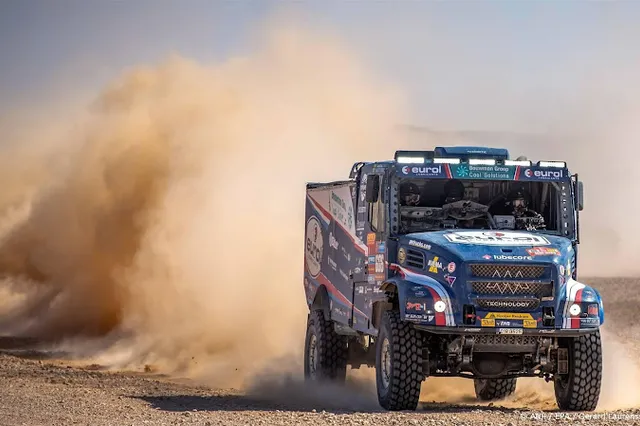 Trucker Van den Brink verliest tijd in strijd om plek twee Dakar