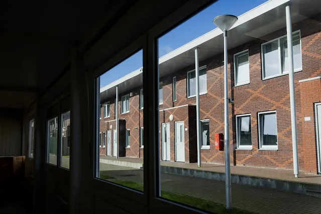 Bijna 2000 asielzoekers in Ter Apel, verhoogde dwangsom dreigt