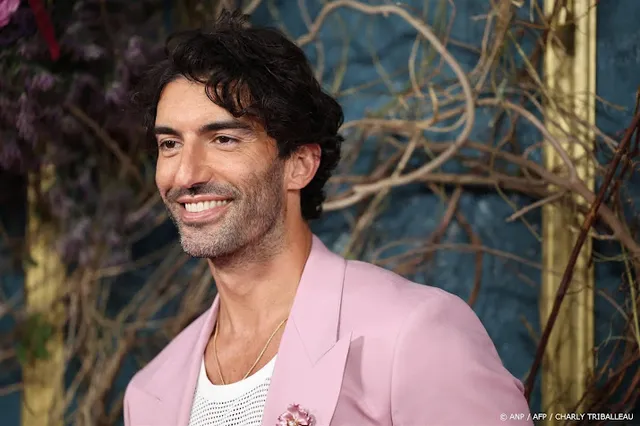 In opspraak geraakte Justin Baldoni huilt in podcast