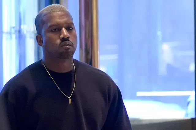 Website Kanye West offline na ophef over T-shirts met hakenkruis