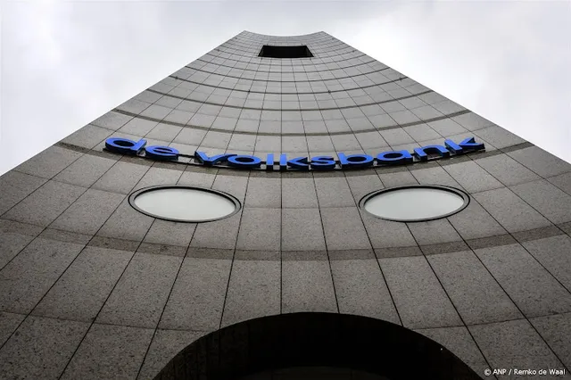 Winst Volksbank keldert door reorganisatiekosten en boetes