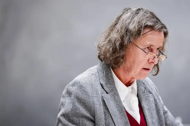 Faber moet bezuiniging VluchtelingenWerk voorlopig terugdraaien