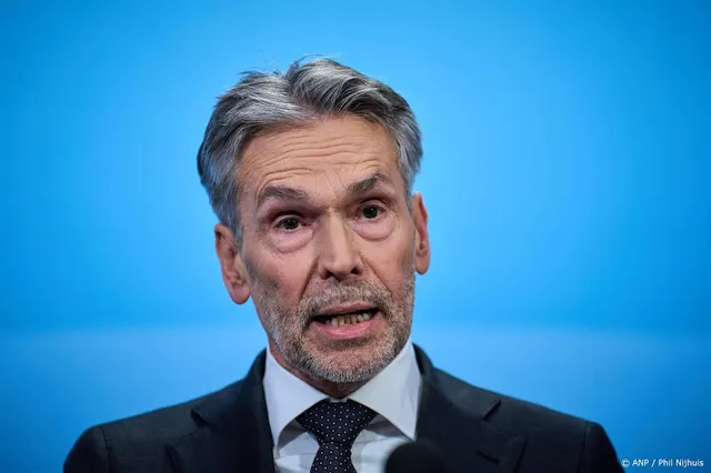 Premier Schoof maandag naar Parijs voor Europees spoedoverleg 