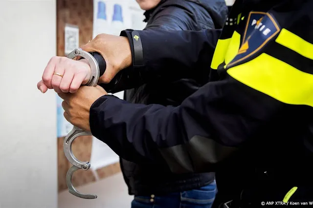 Man die gewapend Kamergebouw binnendrong blijft in de cel