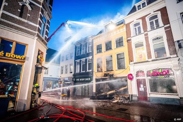 Groot deel centrum Arnhem dicht door brand