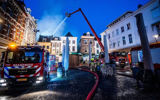 Brandweer begint grip te krijgen op brand in Arnhem