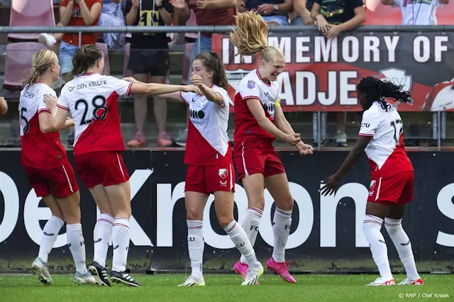 Voetbalsters Ajax verspelen punten bij FC Utrecht