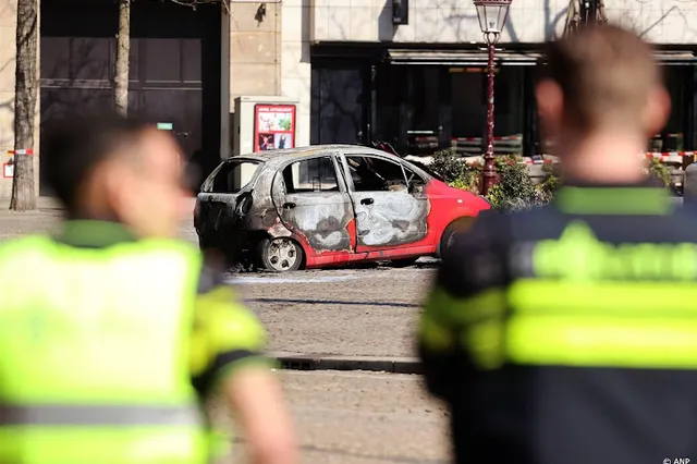 Bestuurder brandende auto Dam wordt aangehouden in ziekenhuis