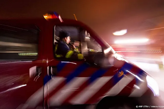 Gewonde bij grote brand in autobedrijf Raamsdonksveer