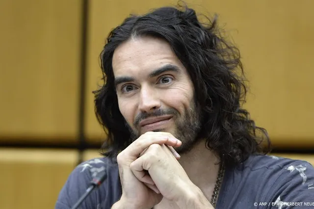 Russell Brand aangeklaagd voor verkrachting en aanranding
