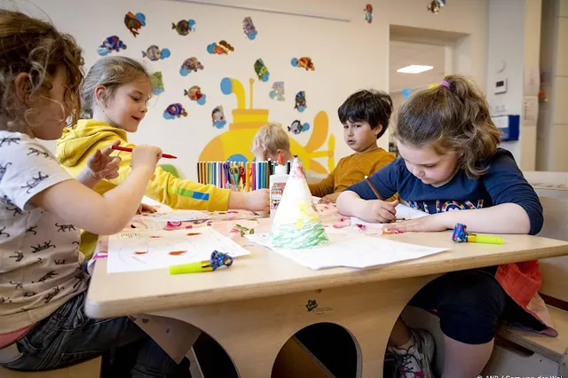 Uitstel bijna gratis kinderopvang levert tijdelijk miljarden op