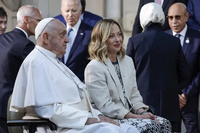 Meloni noemt paus Franciscus een groot man