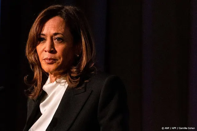 Kamala Harris bekritiseert Trump in eerste speech na verkiezingen