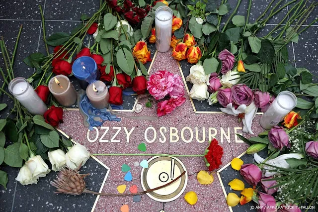 Fans herdenken Ozzy Osbourne met bloemen en muziek