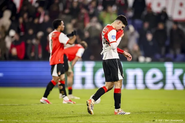 Feyenoord verliest spectaculaire stadsderby tegen Sparta: 3-4